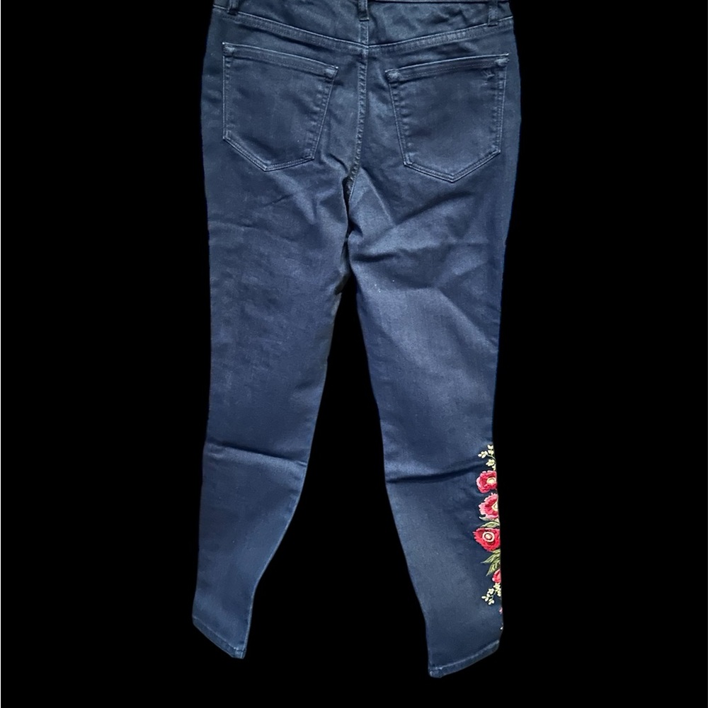 Martha Stewart Embroidered 5-Pocket Ankle Jeans, size 0 - Picture 2 of 7